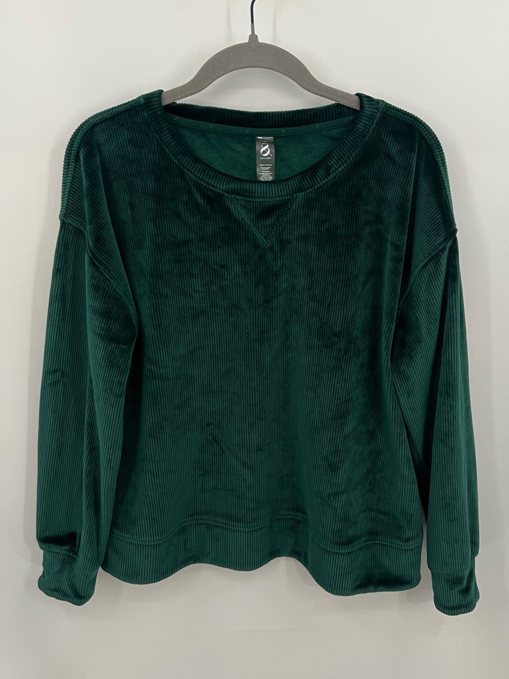 Lou & Grey Corded Velvet Crewneck Sweatshirt in Deep Green